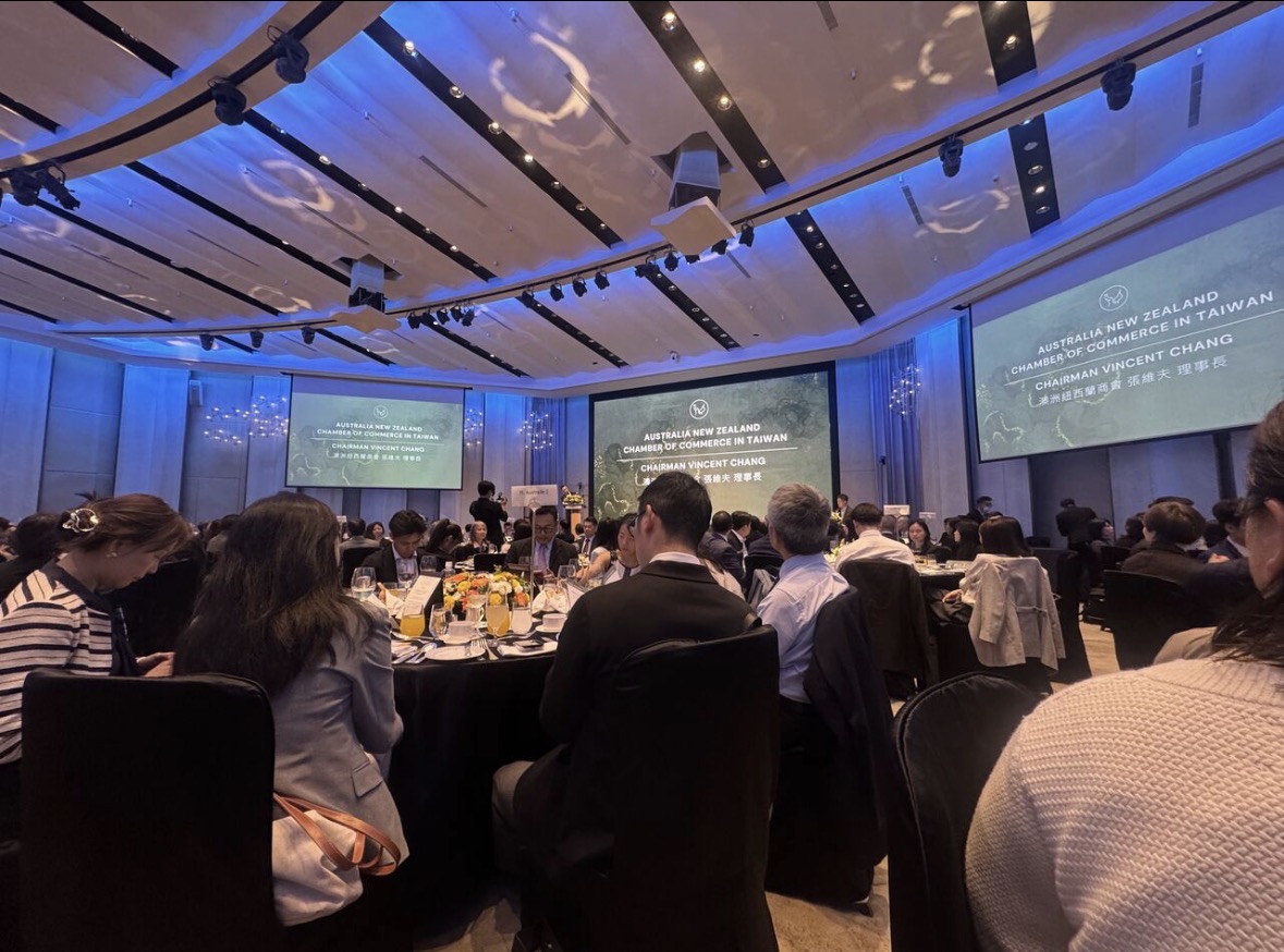 Business connections at the ANZCham gala dinner